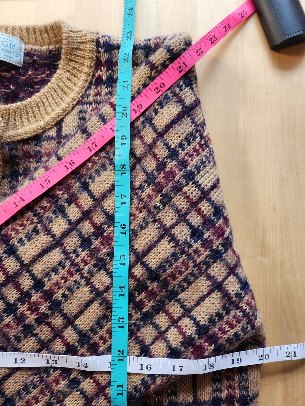 Vtg Scottish Mohair Plaid Cardigan Tan/Navy/Maroon Gold Buttons - Picture 7 of 9